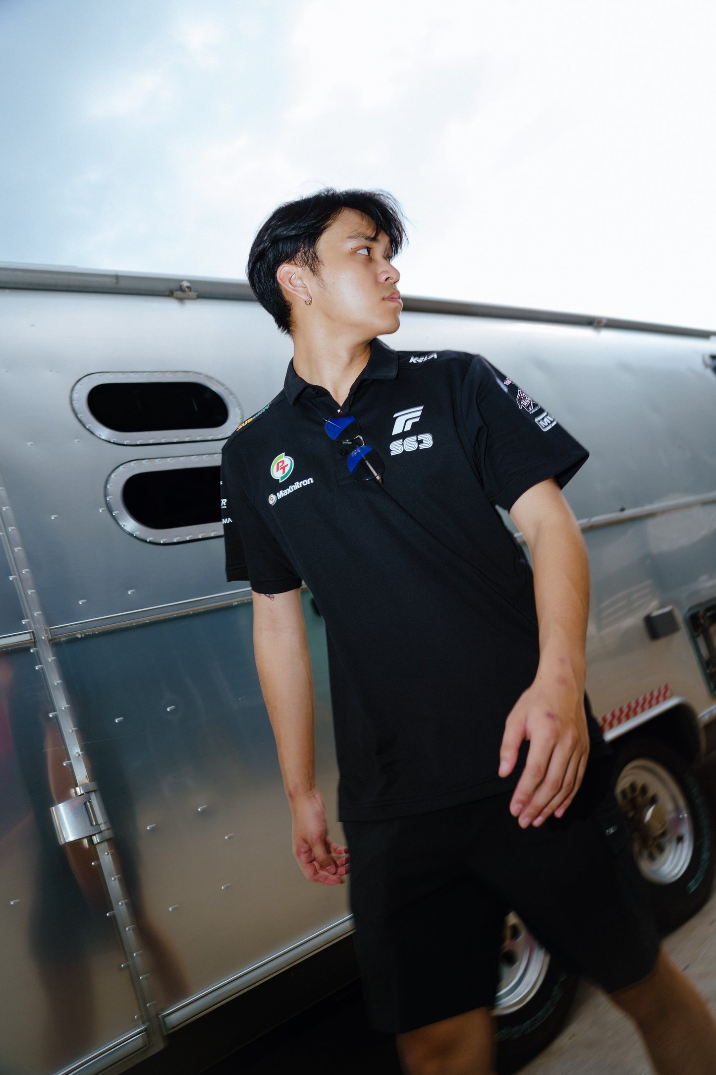 KELA x PTRS OFFICIAL BLACK POLO SHIRT 2025 - REFLECTIVE LOGO เสื้อโปโลสีดำ KELAxPTRS โลโก้สะท้อนแสง
