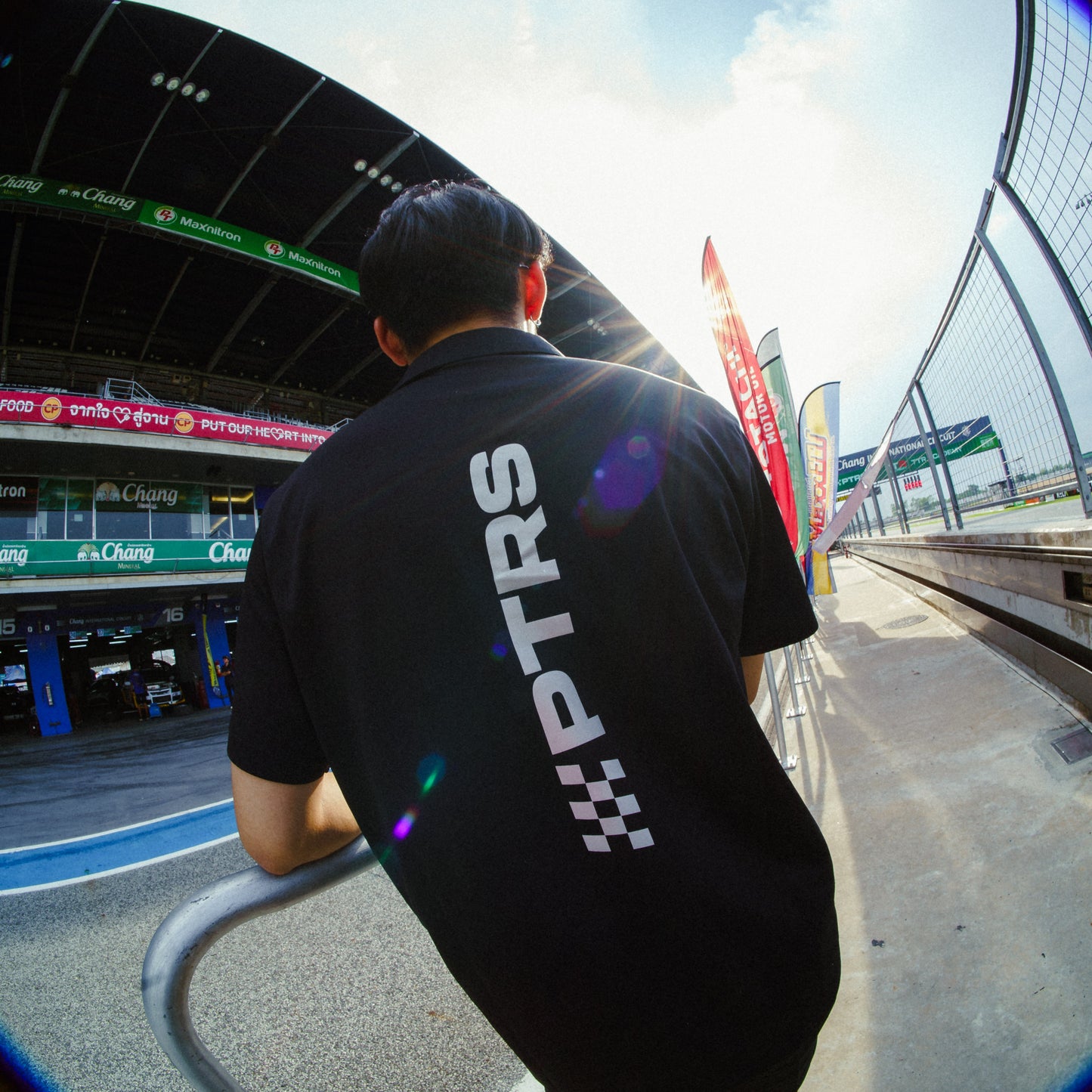 KELA x PTRS OFFICIAL BLACK POLO SHIRT 2025 - REFLECTIVE LOGO เสื้อโปโลสีดำ KELAxPTRS โลโก้สะท้อนแสง