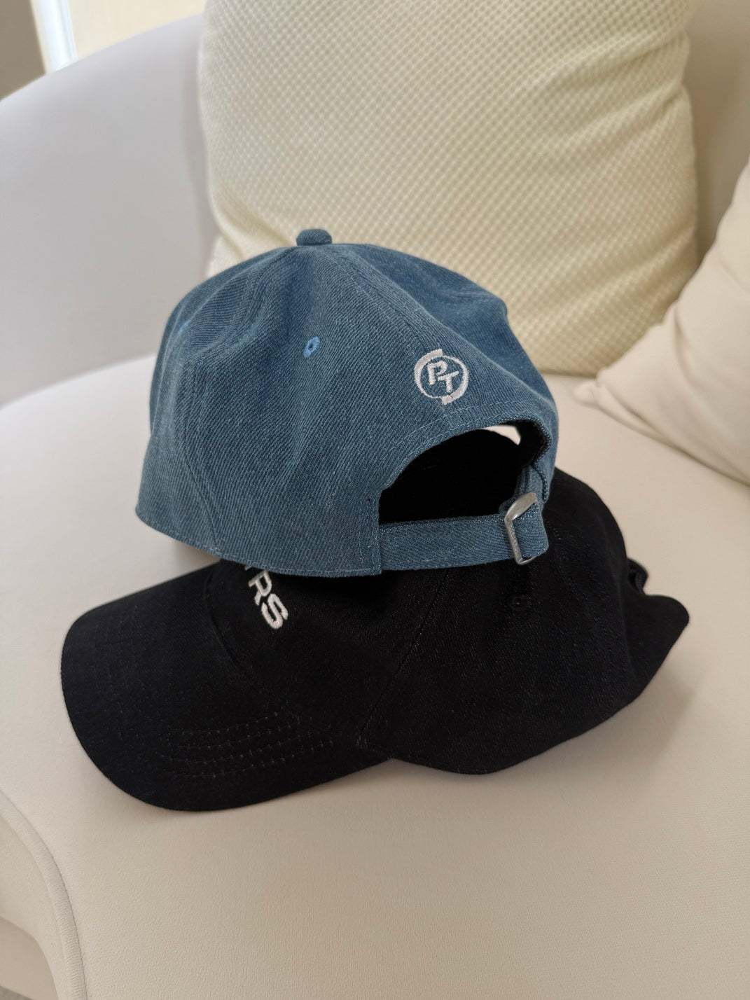 KELA x PTRS CAP 2025 JEAN / BLACK / หมวกแก๊ป + หมุดตกแต่ง